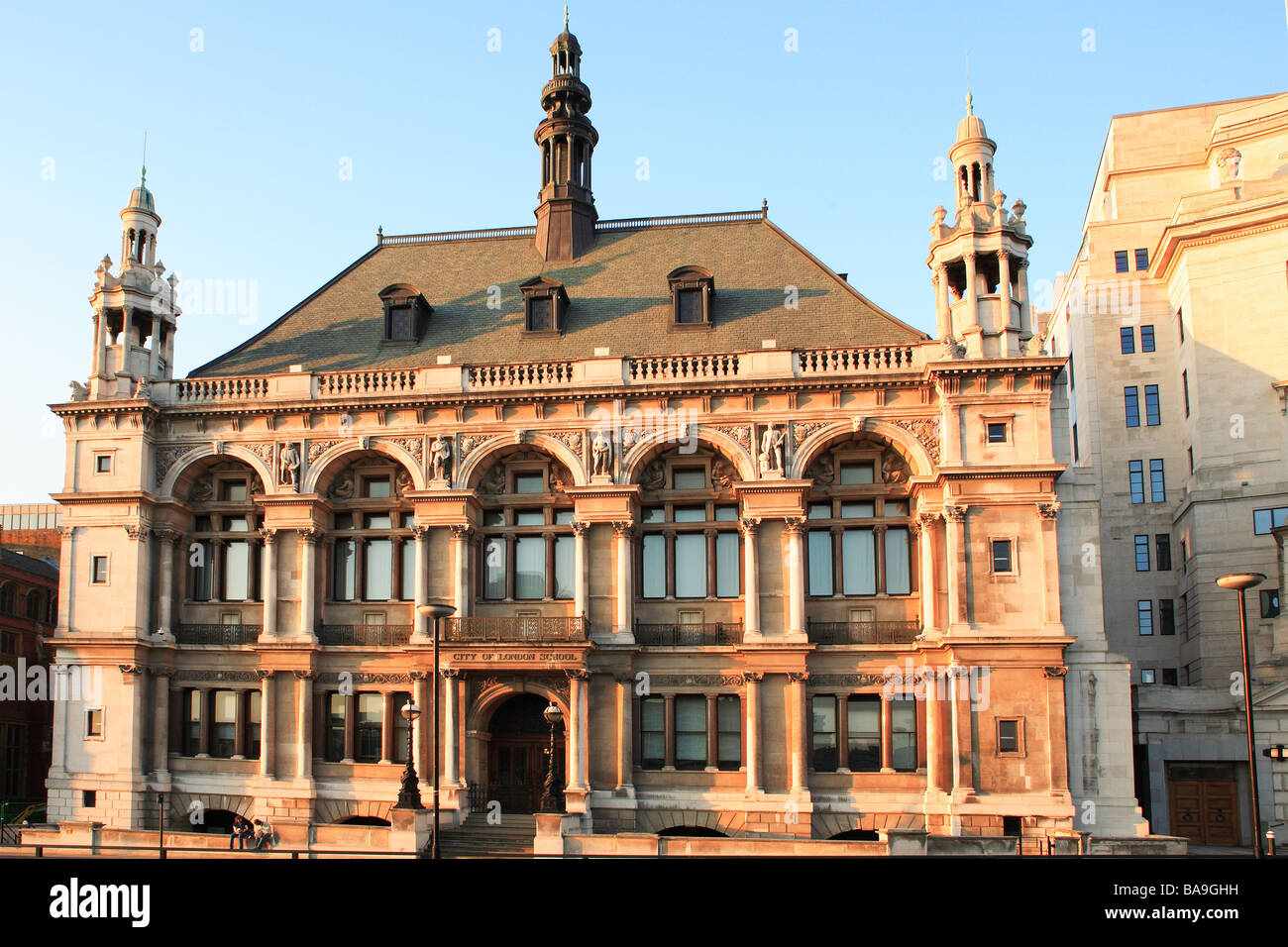 La città vecchia di scuola di Londra Victoria Embankment [Città di Londra] Inghilterra Foto Stock