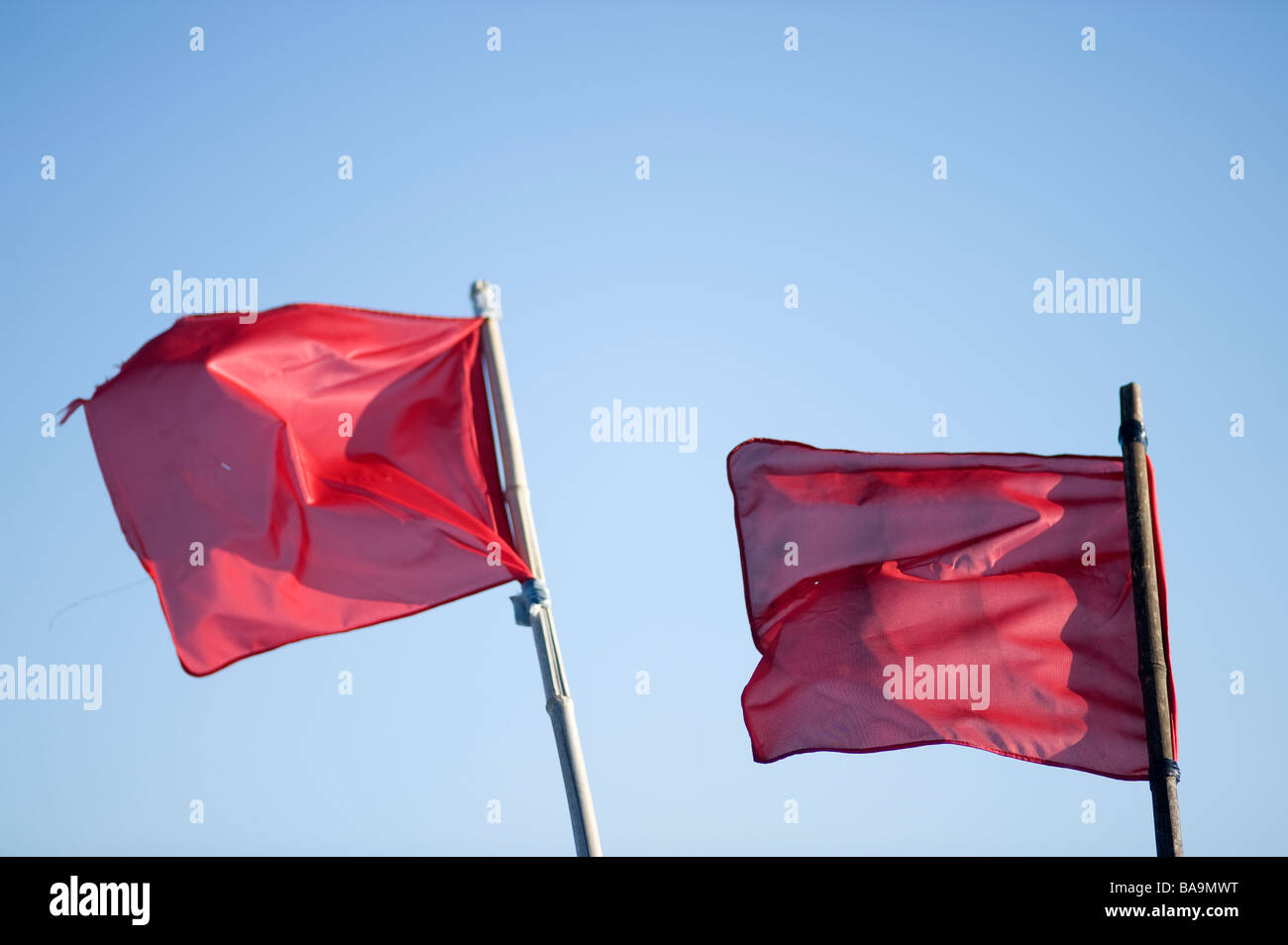 Red Flag utilizzati per la marcatura di reti da pesca, Svezia Foto Stock