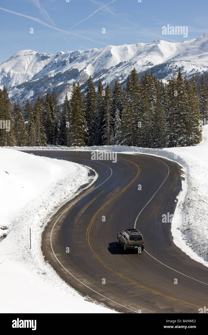 Vista invernale della Million Dollar autostrada western Colorado tra Silverton e Ouray M D H è parte del San Juan Skyway SB Foto Stock