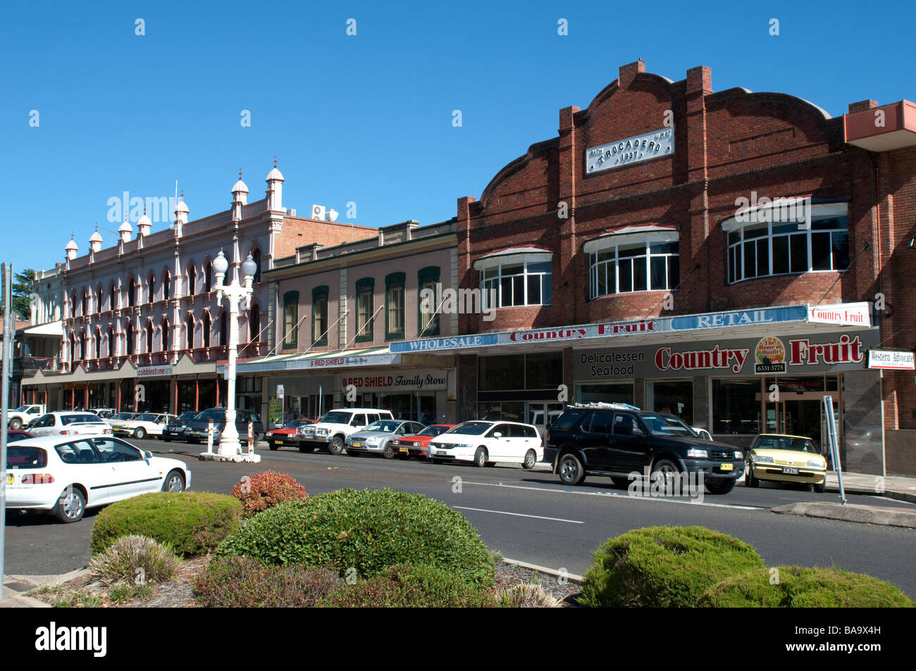 Scena di strada con architettura storica Bathurst del Nuovo Galles del Sud Australia Foto Stock