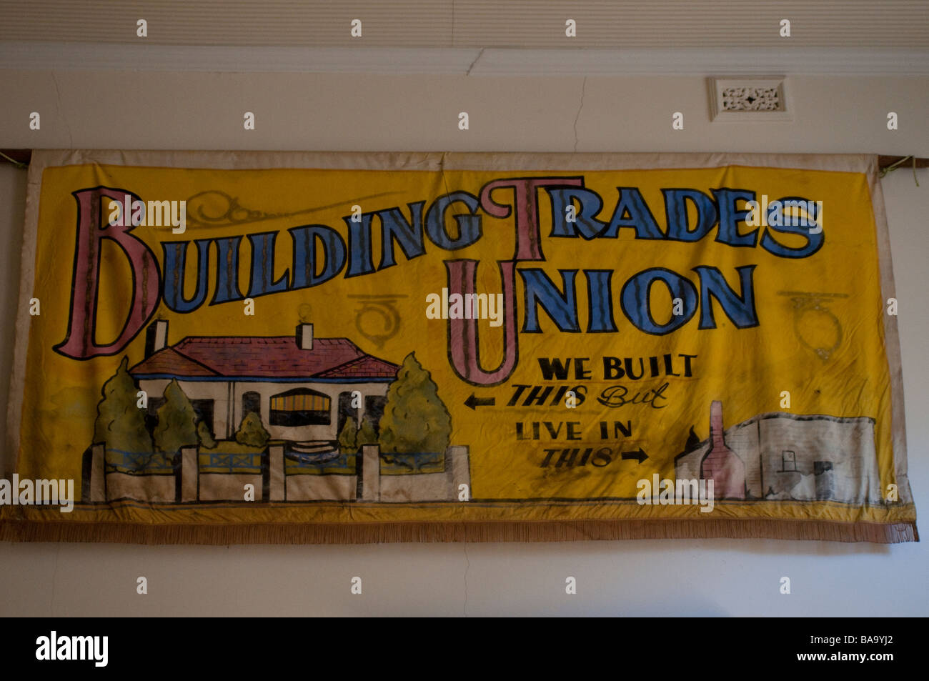 Scambi di banner unione nei traffici Hall edificio Broken Hill Nuovo Galles del Sud Australia Foto Stock
