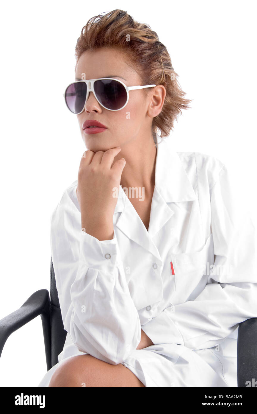 Dottore in posa con occhiali Foto Stock