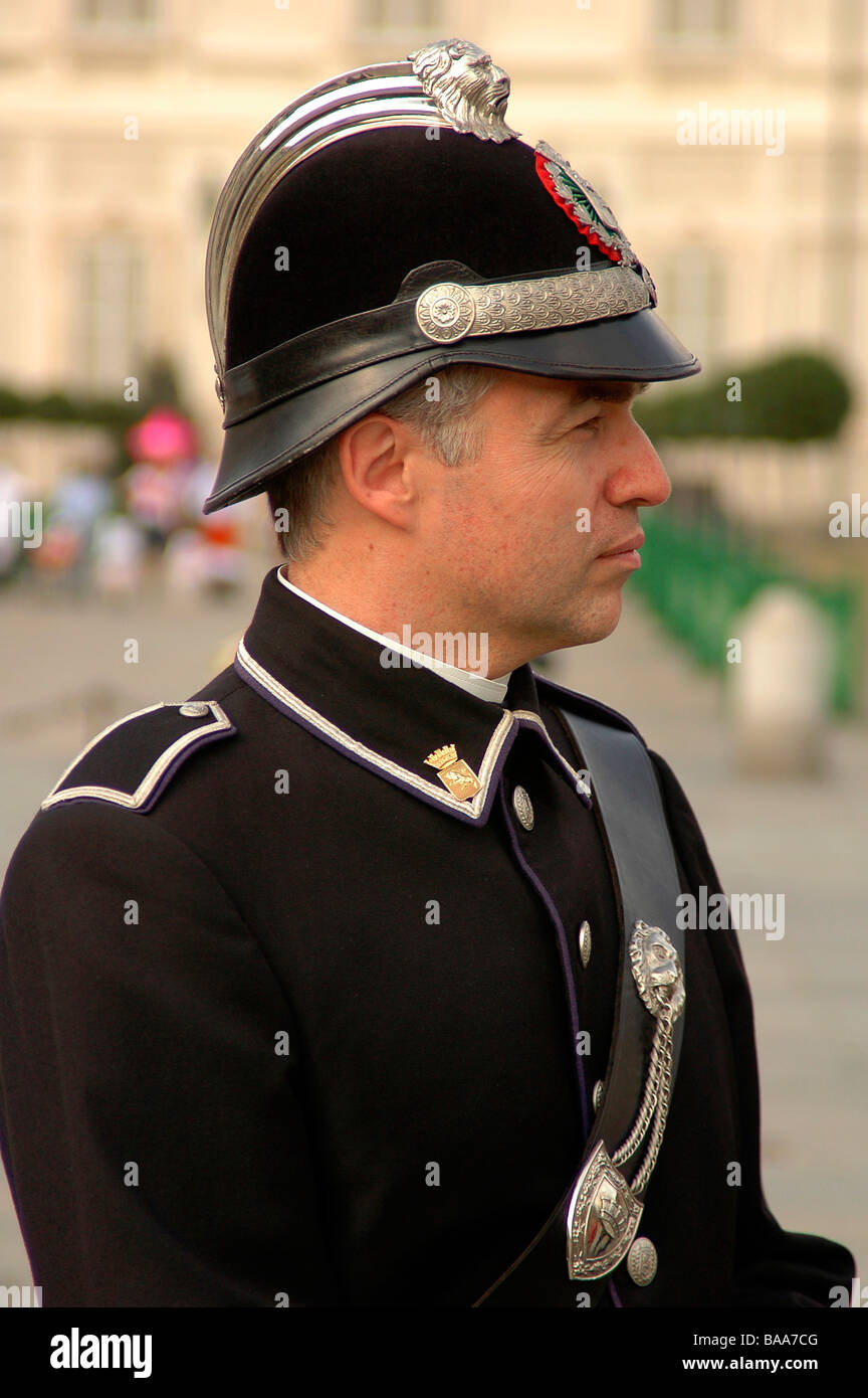 Un Vigile Urbano (Polizia Locale) a Torino Foto stock - Alamy