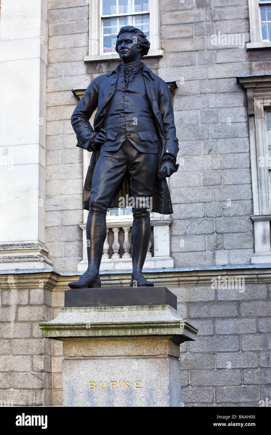 Statua di Edmund Burke presso il Trinity College di Dublino - statista irlandese, Satiro, scrittore, autore, politico, scherzi e filosofo Foto Stock