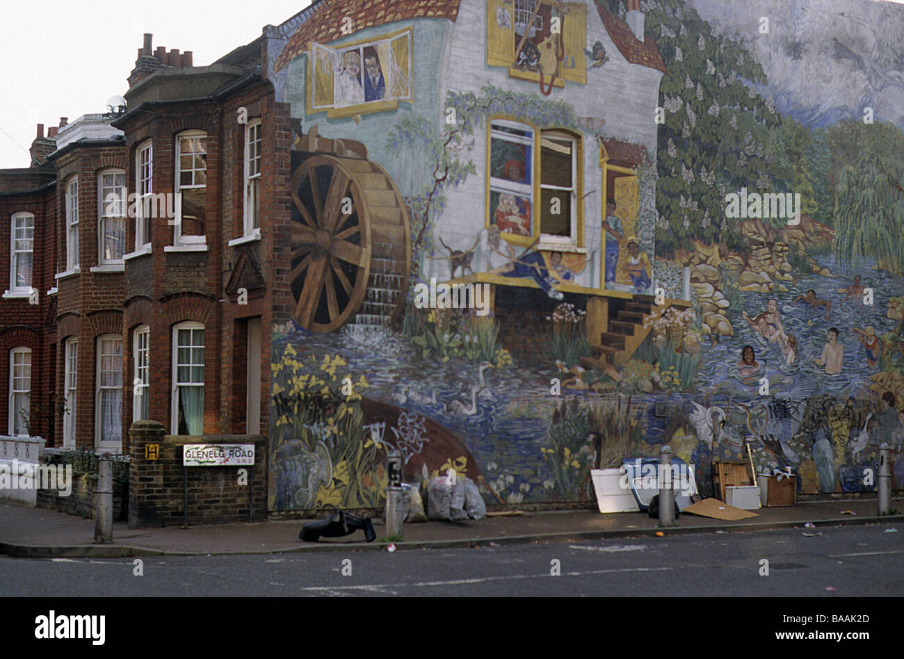 Londra, tromp l'oeil sulla estremità di una casa a Clapham. Foto Stock