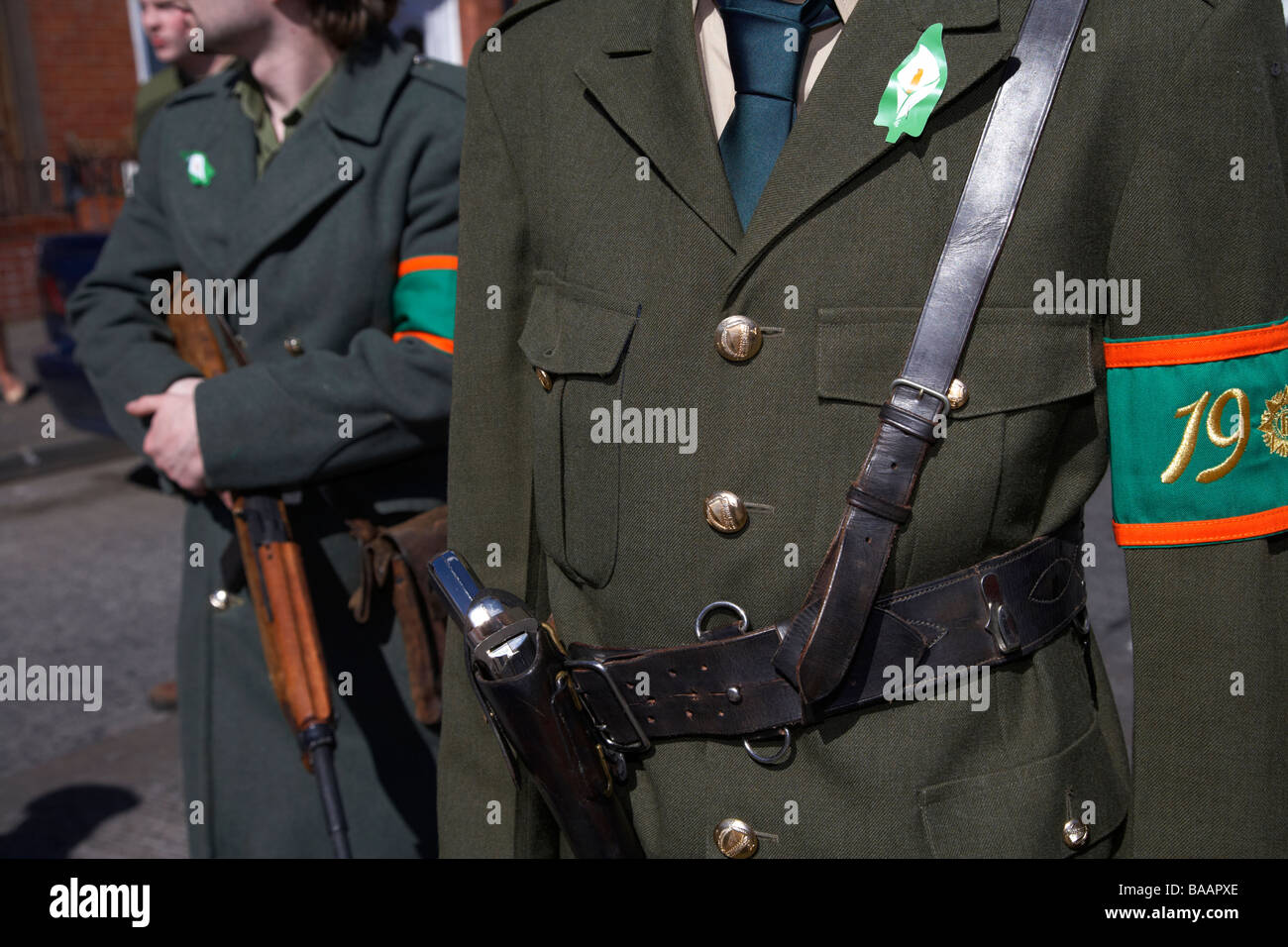 Uniforme che rappresenta un volontari irlandesi unità della Pasqua che aumenta la domenica di pasqua a pasqua la commemorazione di salita Foto Stock