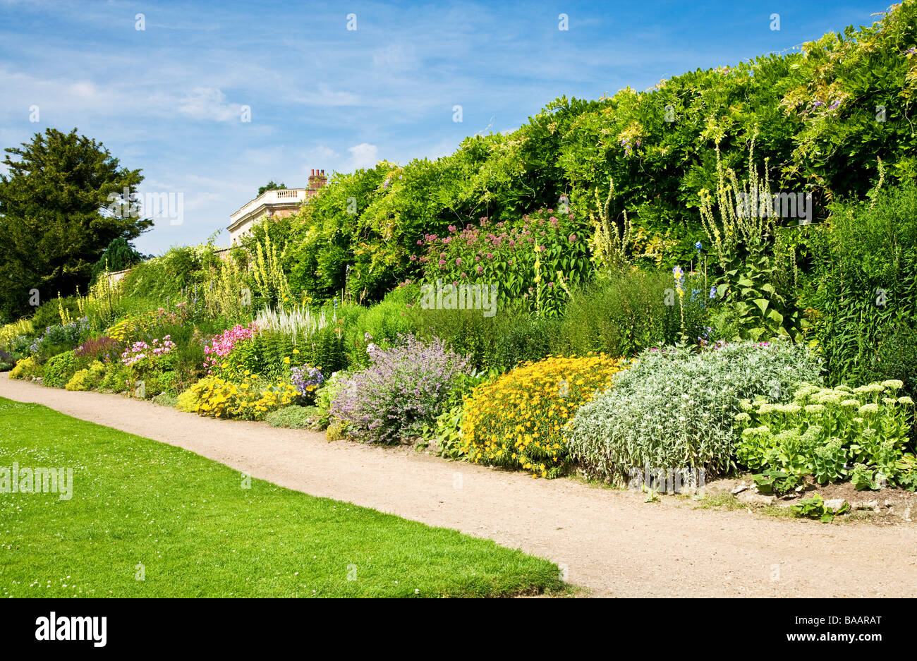 Piante erbacee frontiera presso i Giardini Waterperry Wheatley Oxfordshire Foto Stock