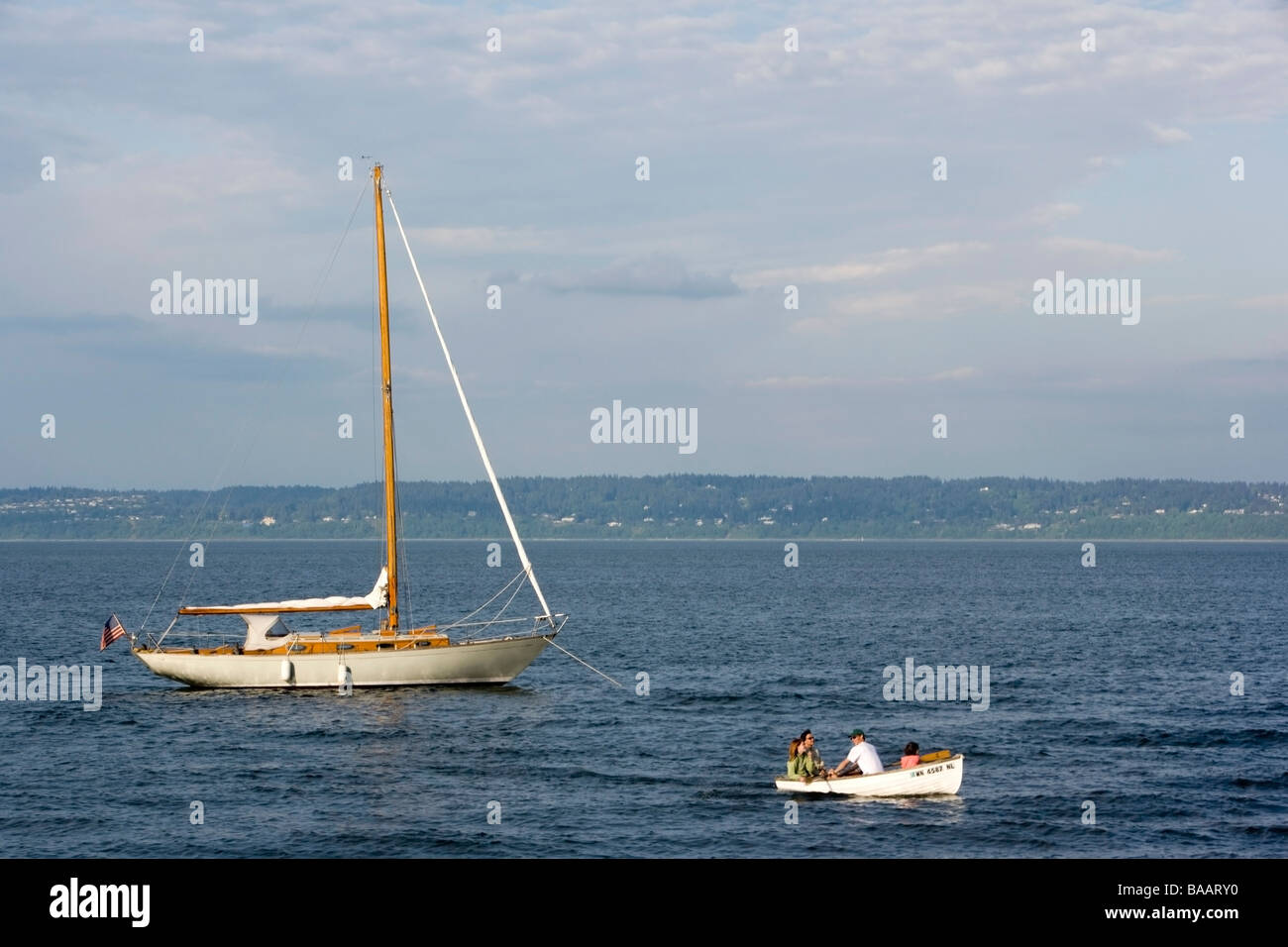 In barca a vela e skiff - Fay Bainbridge parco dello stato di Washington Foto Stock