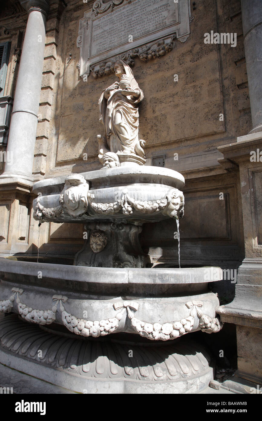 Fontana a quattro angoli, Quattro Canti, Palermo, Sicilia, Italia Foto Stock