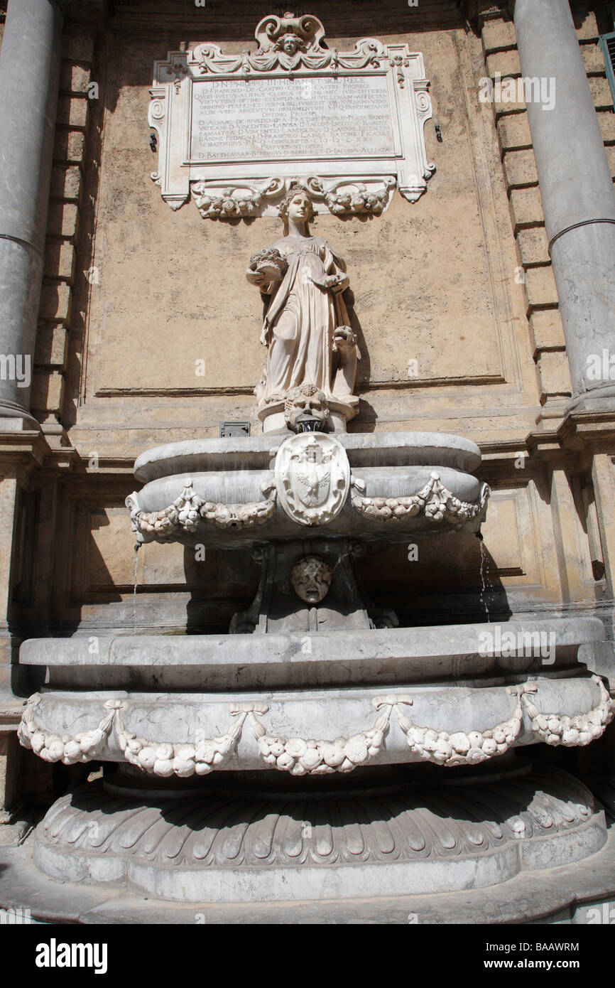 Fontana a quattro angoli, Quattro Canti, Palermo, Sicilia, Italia Foto Stock