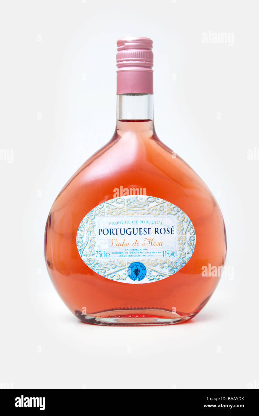 Bottiglia di vinho de mesa portoghese vino rosato Foto stock - Alamy