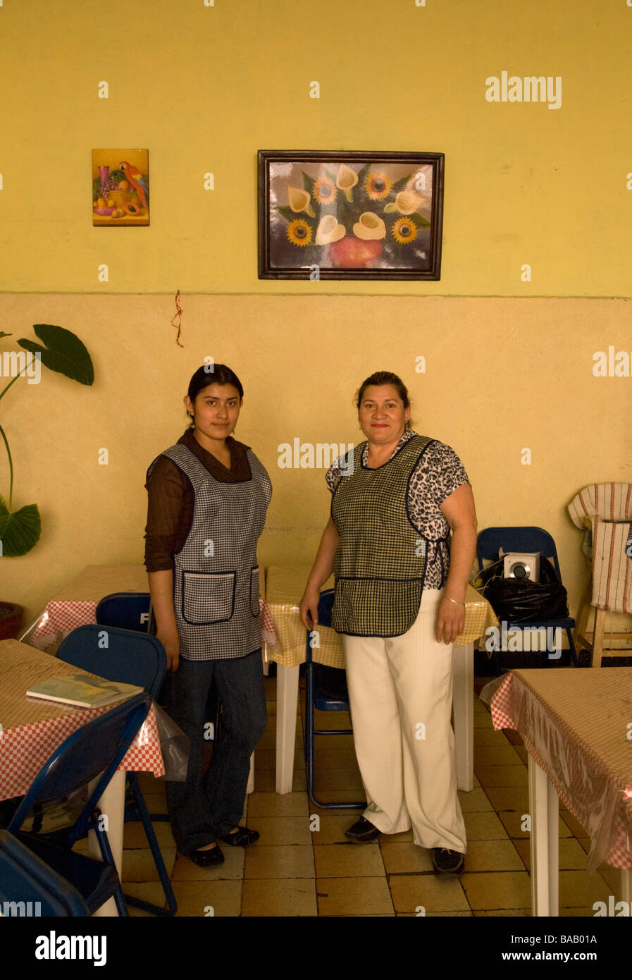 Ristorante messicano proprietario e la figlia in un ristorante messicano di Puebla Foto Stock