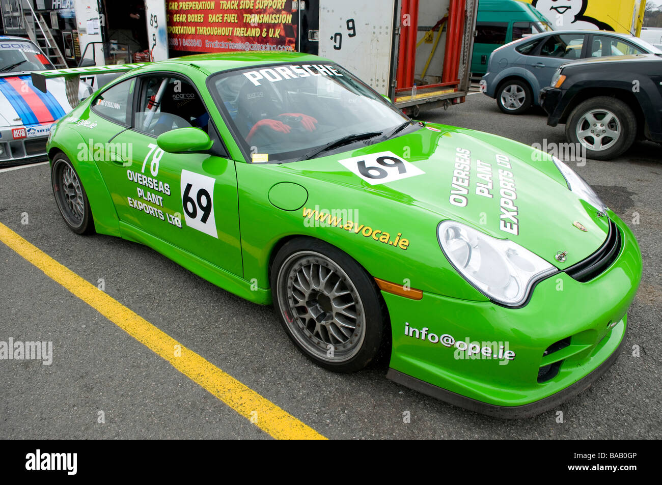 Colore verde brillante Porsche auto racing 69 Foto Stock