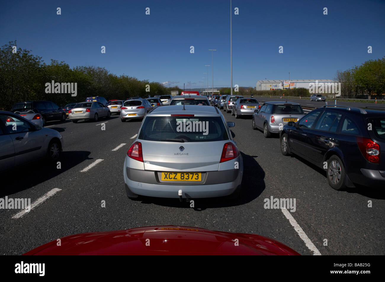 Ingorgo sull'autostrada M2 al di fuori di Belfast in Irlanda del nord su un bank holiday Foto Stock