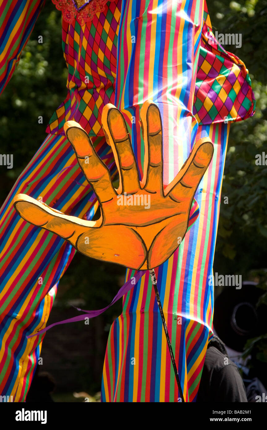 Mano di colore arancione del manichino a Caribbean Carnival Foto Stock