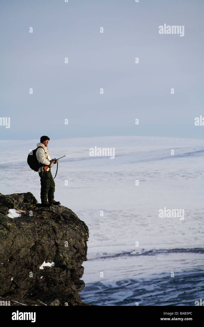 Un cacciatore su un gallo cedrone-tiro spedizione nel nord della Svezia Foto Stock