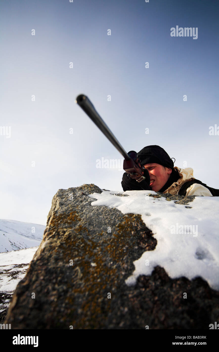 Un cacciatore su un gallo cedrone-tiro spedizione nel nord della Svezia Foto Stock