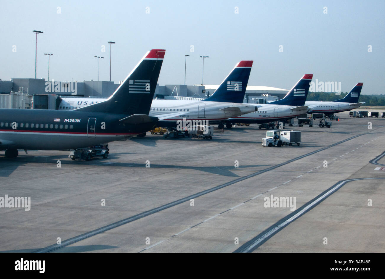 U S Airways aeromobili parcheggiati sul terminale l'Aeroporto Internazionale Charlotte Douglas North Carolina USA Foto Stock