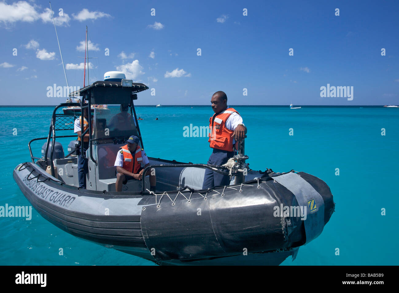 Barbados Coast Guard pattugliamento della costa occidentale del Mar dei Caraibi, Barbados 'West Indies' Foto Stock