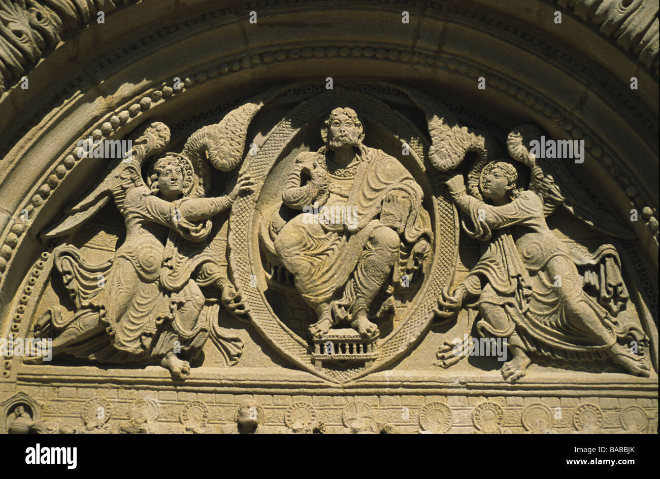 Timpano della chiesa di St Julien en Jonzy, Borgogna, Francia Foto Stock