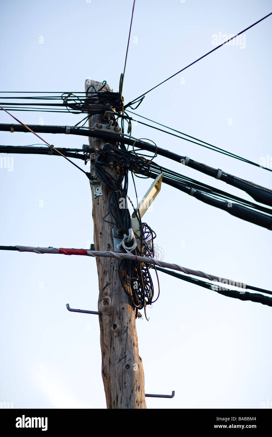 Linea telefonica e linea elettrica Andalusia Spagna. Foto Stock