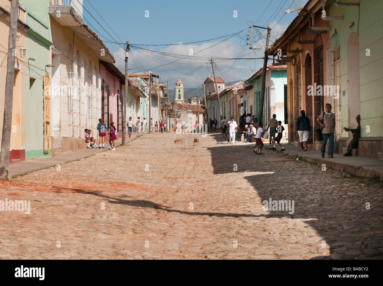 Scena di strada nel villaggio coloniale di Trinidad, Cuba. Foto Stock