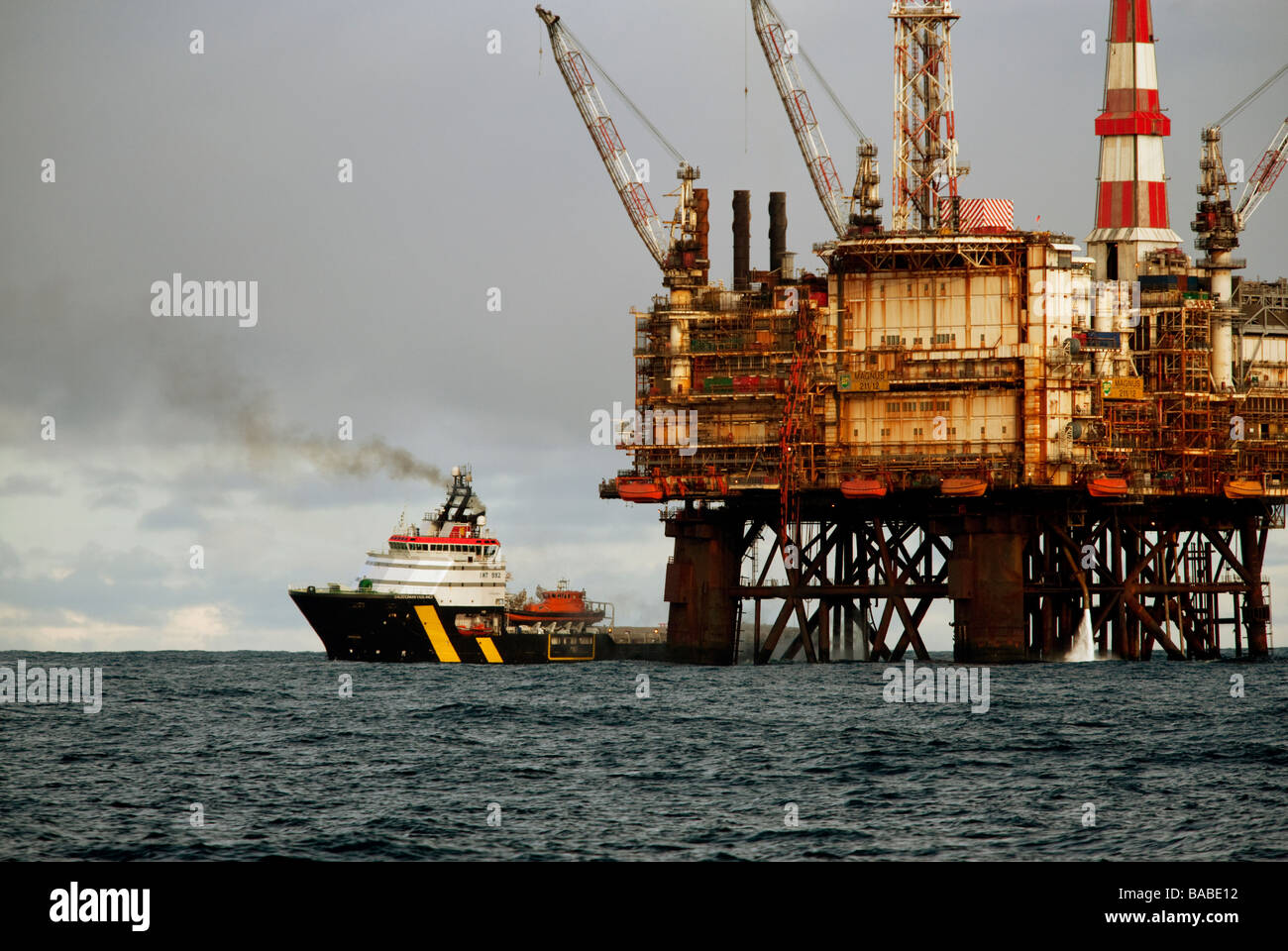 Piattaforma petrolifera Magnus Foto Stock