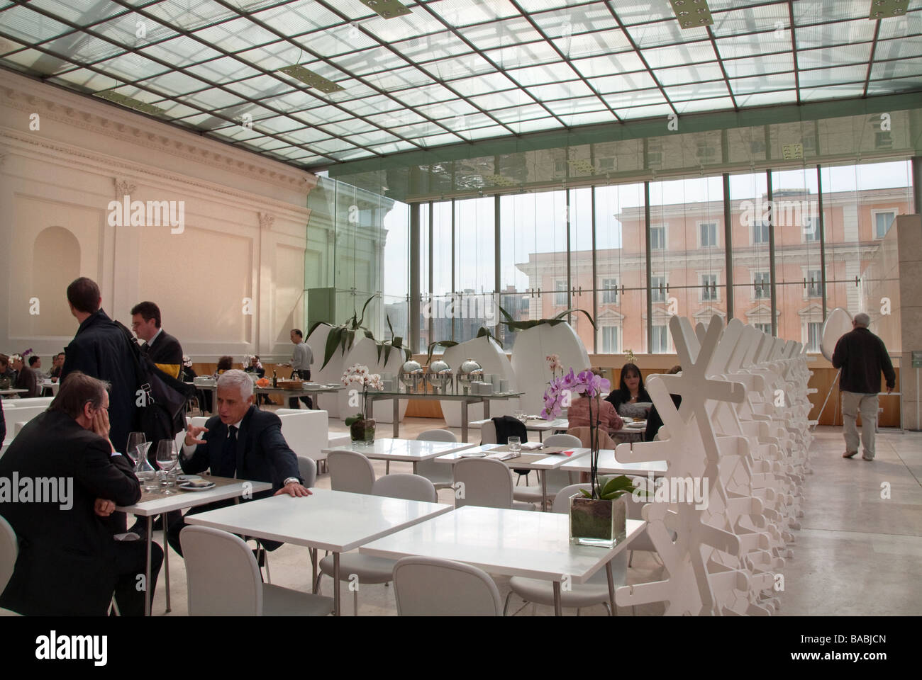 Il moderno ristorante bar aperto Colonna a Roma a Palazzo delle Esposizioni Foto Stock