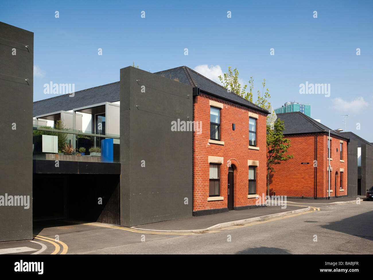 Regno Unito Inghilterra Salford Langworthy Comignolo Park dettaglio del rimodellato mostra giardino posteriore area sopra vicolo Foto Stock