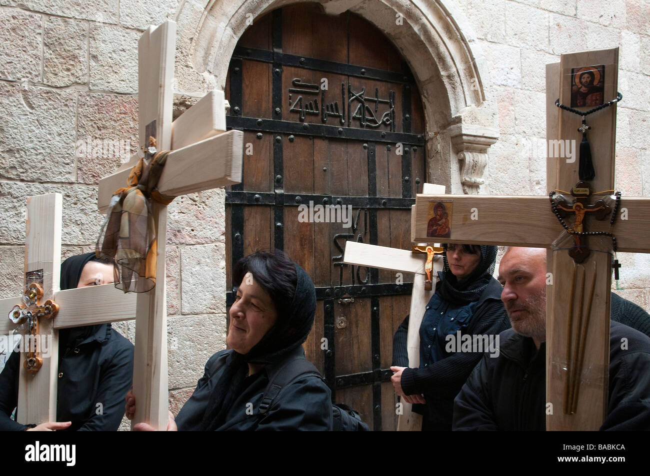 Israele Gerusalemme vecchia città Venerdì Santo Ortodosso processioni della croce lungo la Via Dolorosa al Santo Sepolcro Foto Stock