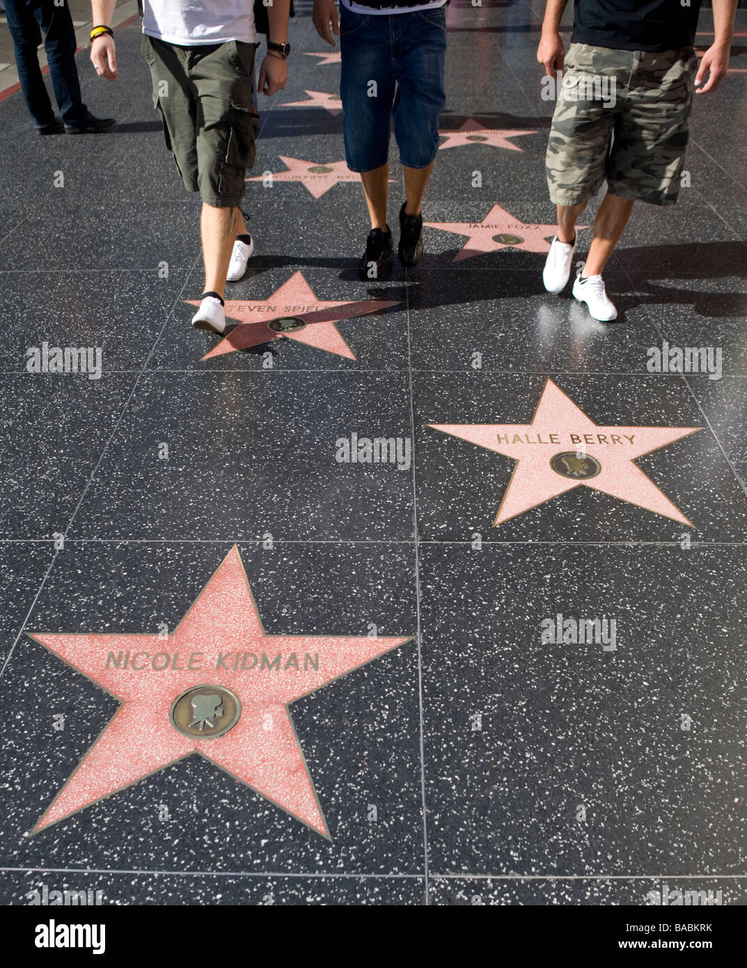 La gente che camminava sulla Hollywood Walk of Fame, CALIFORNIA, STATI UNITI D'AMERICA Foto Stock