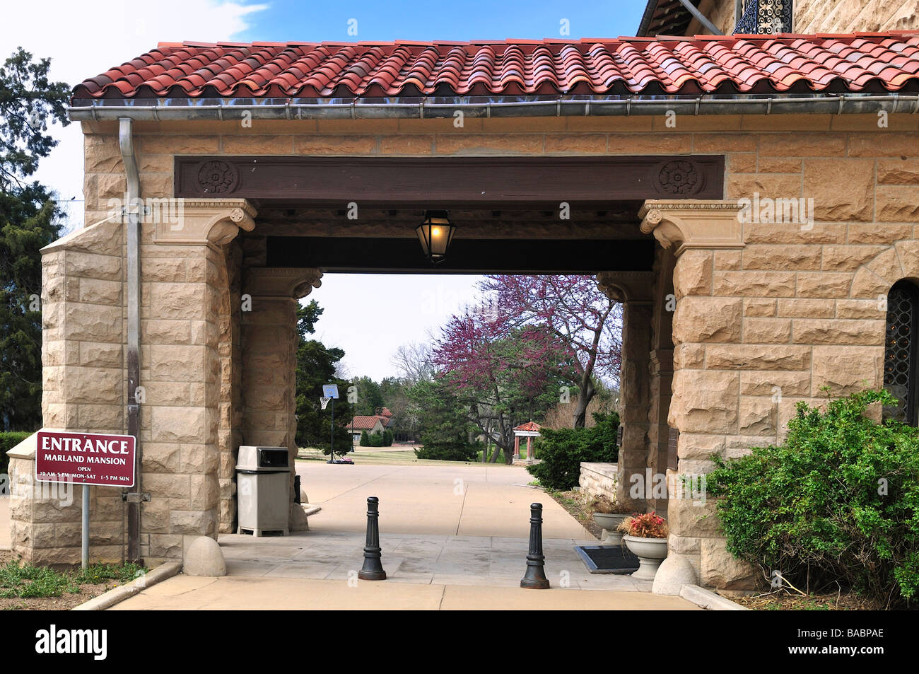 Porte cochere sul lato anteriore di E.W. Marland ha's Mansion, una pietra miliare storica nazionale in Ponca City, Oklahoma, Stati Uniti d'America. Foto Stock