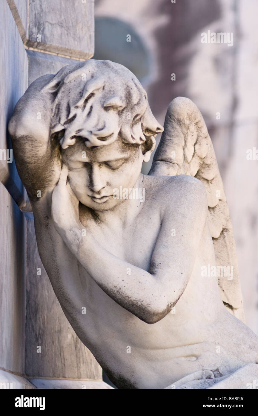 Angelo scultura in La Recoleta Cemetery, Buenos Aires. Foto Stock
