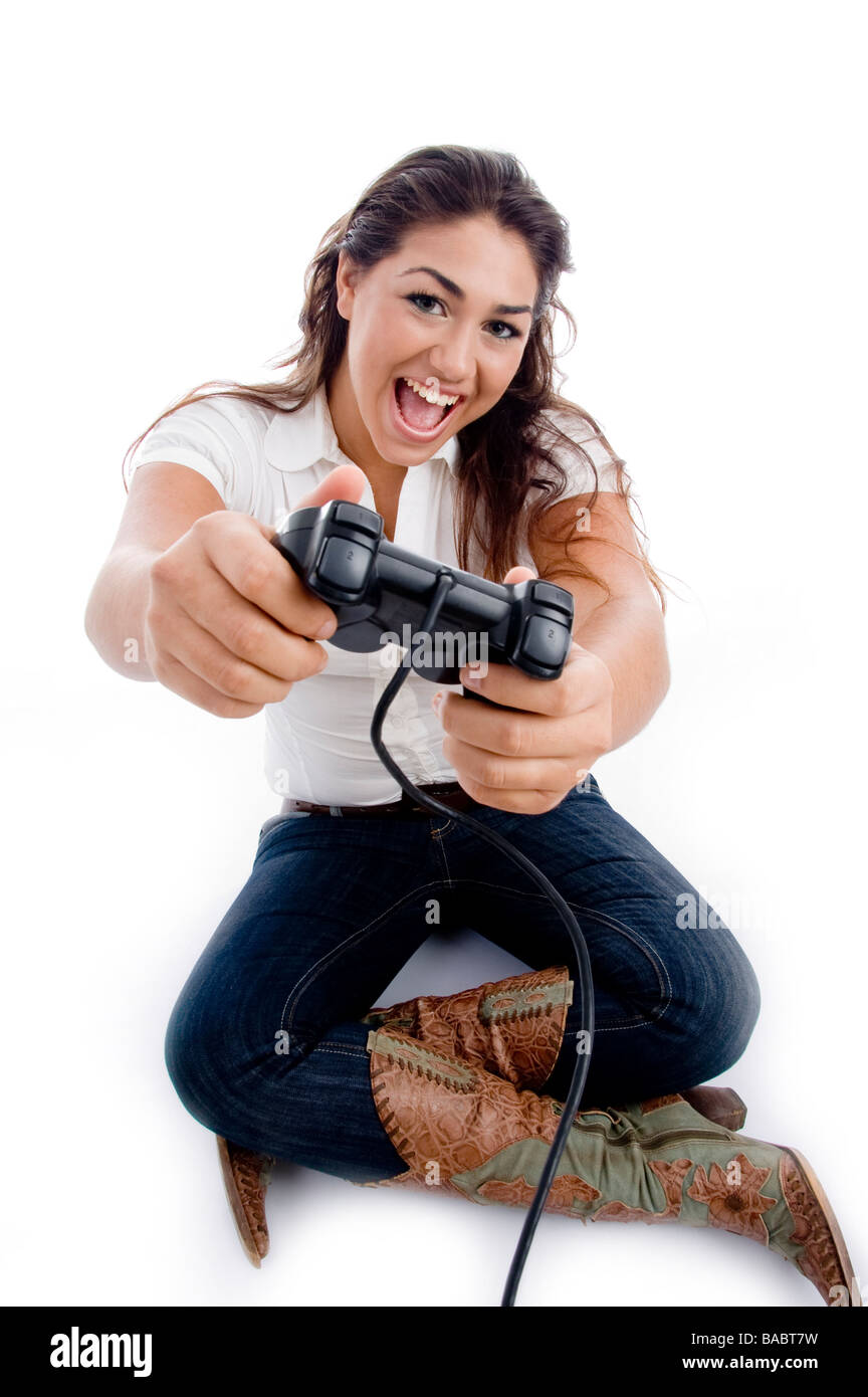 Donna seduta che mostra remote Foto Stock