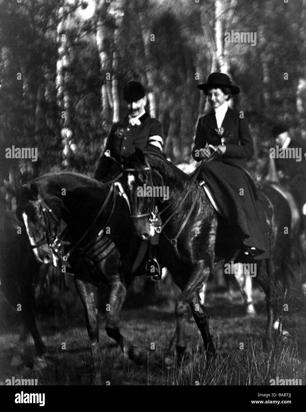 Wilhelm II, 27.1.1859 - 4.6.1941, imperatore tedesco 15.6.1888 - 9.11.1918, caccia con la figlia Victoria Louise, duchessa di Brunswick, portcard di Gustav Liersch, Berlino, circa 1912, Foto Stock