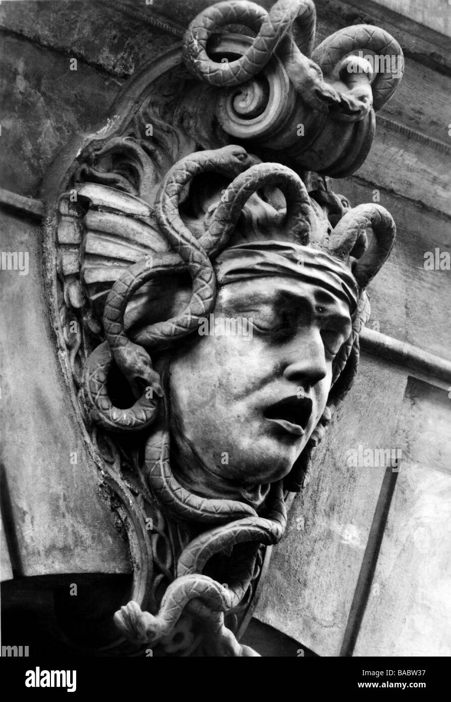 Medusa, mito greco figura, su di tre Gorgoeion, ritratto, scultura di Andreas Schlueter, 1696, pietra a nord del Museo di Storia tedesca, Berlino, Foto Stock