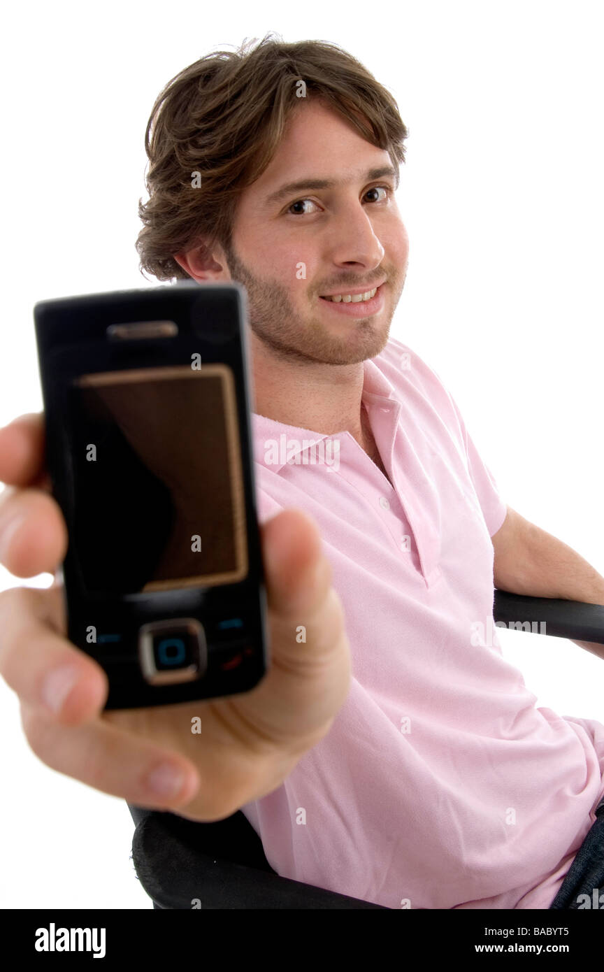 Uomo sorridente mostra mobile Foto Stock