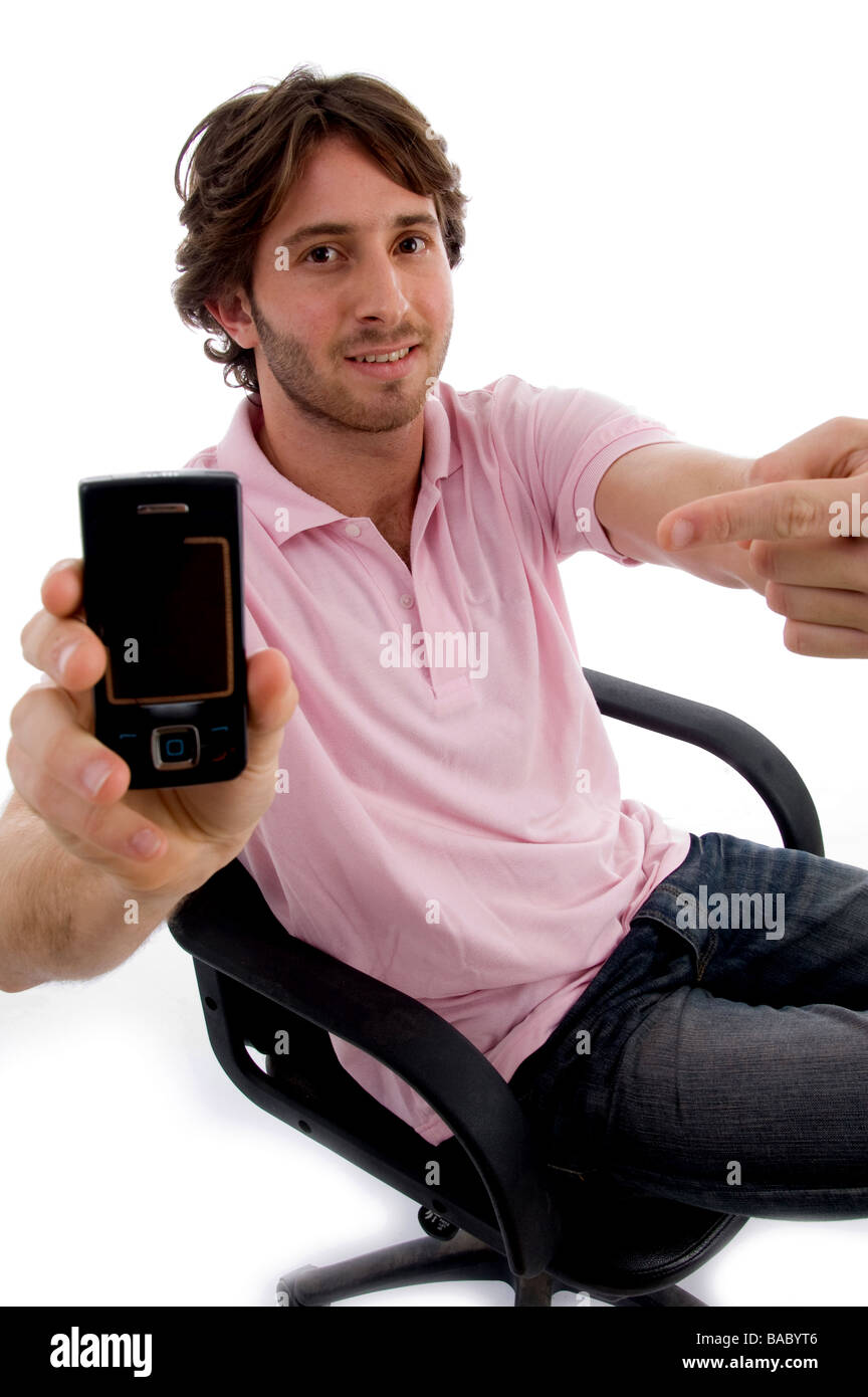 I giovani di sesso maschile che mostra seduta mobile Foto Stock