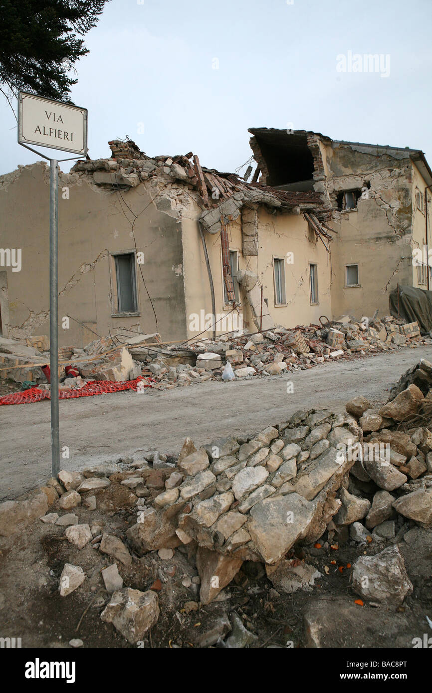 I danni del terremoto a Onna Arbruzzo Italia seguenti il quake centrato su L Aquila 6 Aprile 2009 Foto Stock