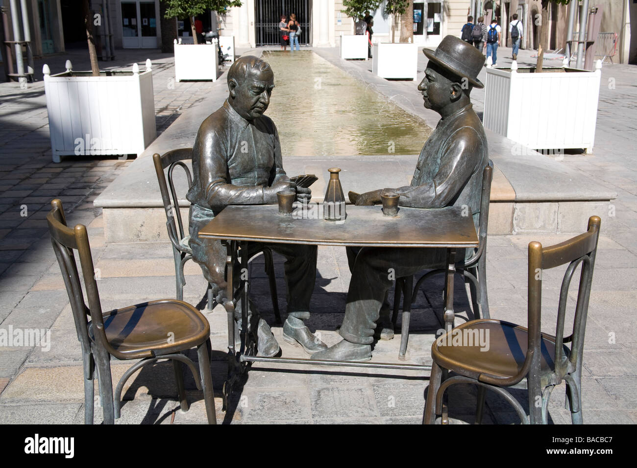 Una scultura di Pagnol il famoso gioco di carte su Place Raimu Square Tolone Francia Foto Stock