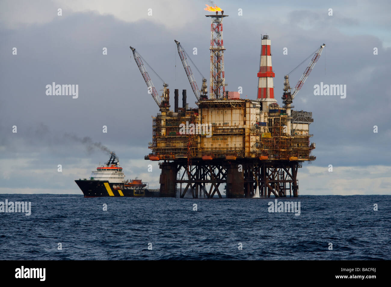 Piattaforma petrolifera Magnus Foto Stock