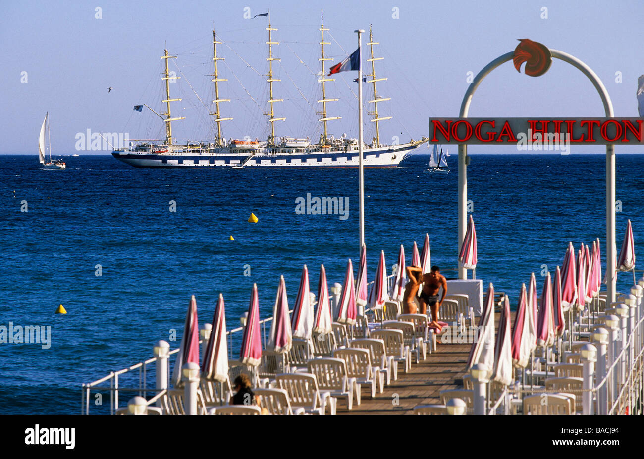 Francia, Alpes Maritimes, Cannes sulla Croisette, l'Hotel Noga Hilton beach Foto Stock