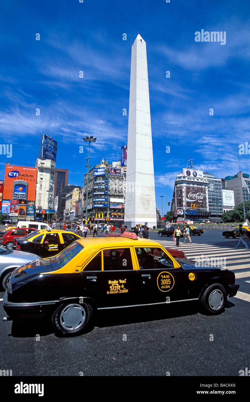 Argentina, Buenos Aires, Downtown, 9 luglio Avenue, l'Obelisco Foto Stock