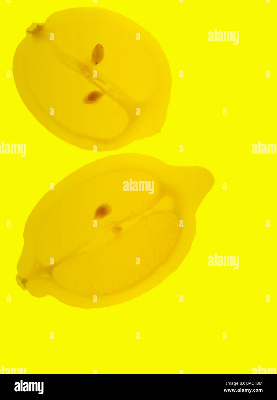 Close-up di due metà di un limone Foto Stock