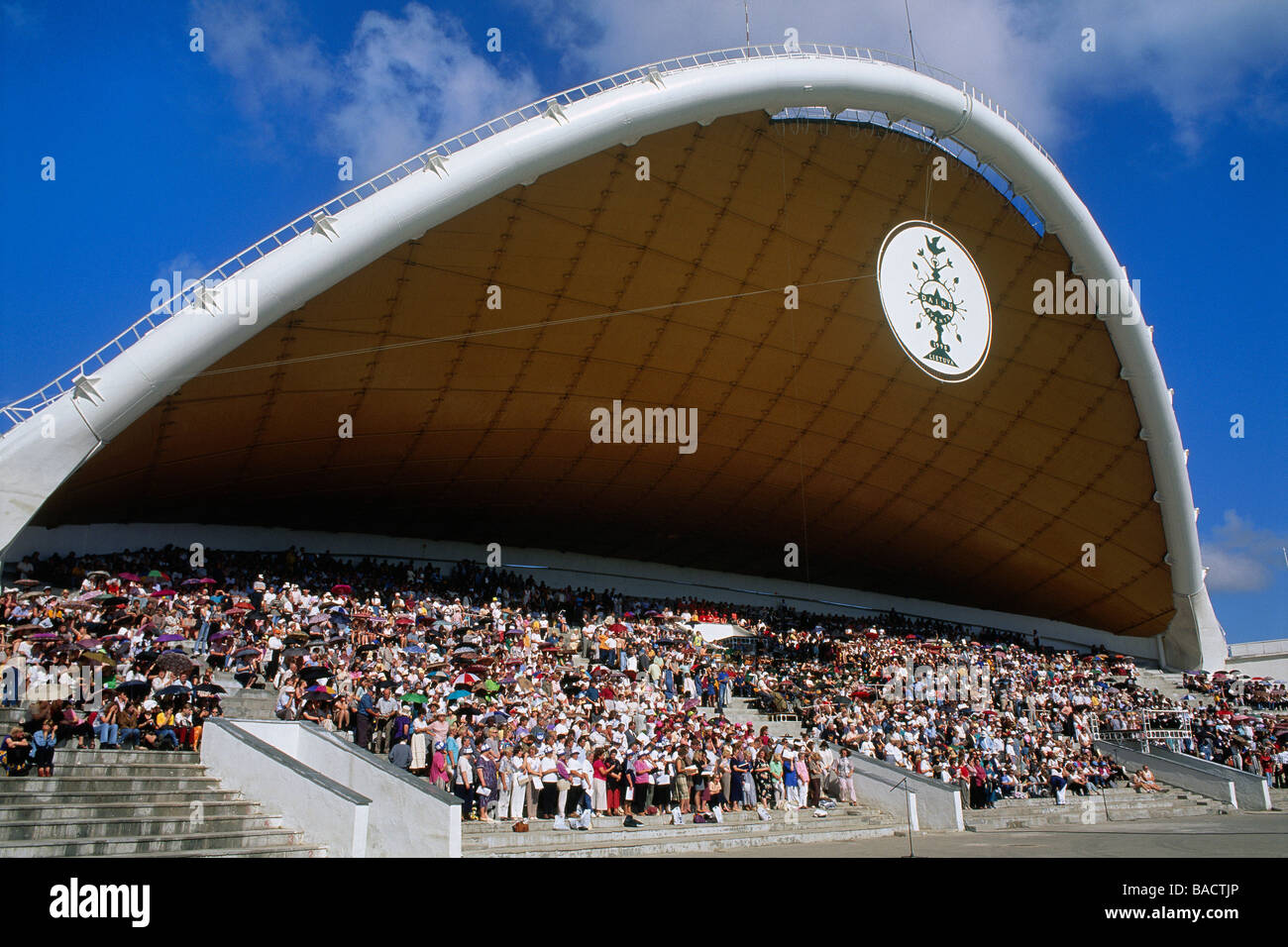 La Lituania (paesi baltici), Vilnius, Vingis Park, Festival della canzone, crow nel banco Foto Stock