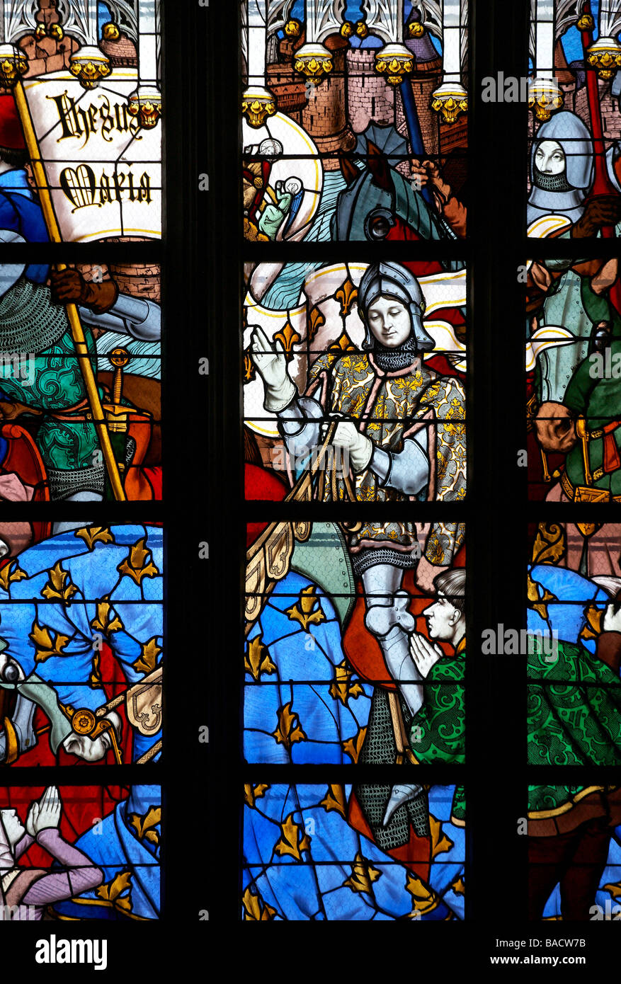 Giovanna d Arco entra Orléans nel 1429 vetrata a Orleans Loiret Francia Foto Stock