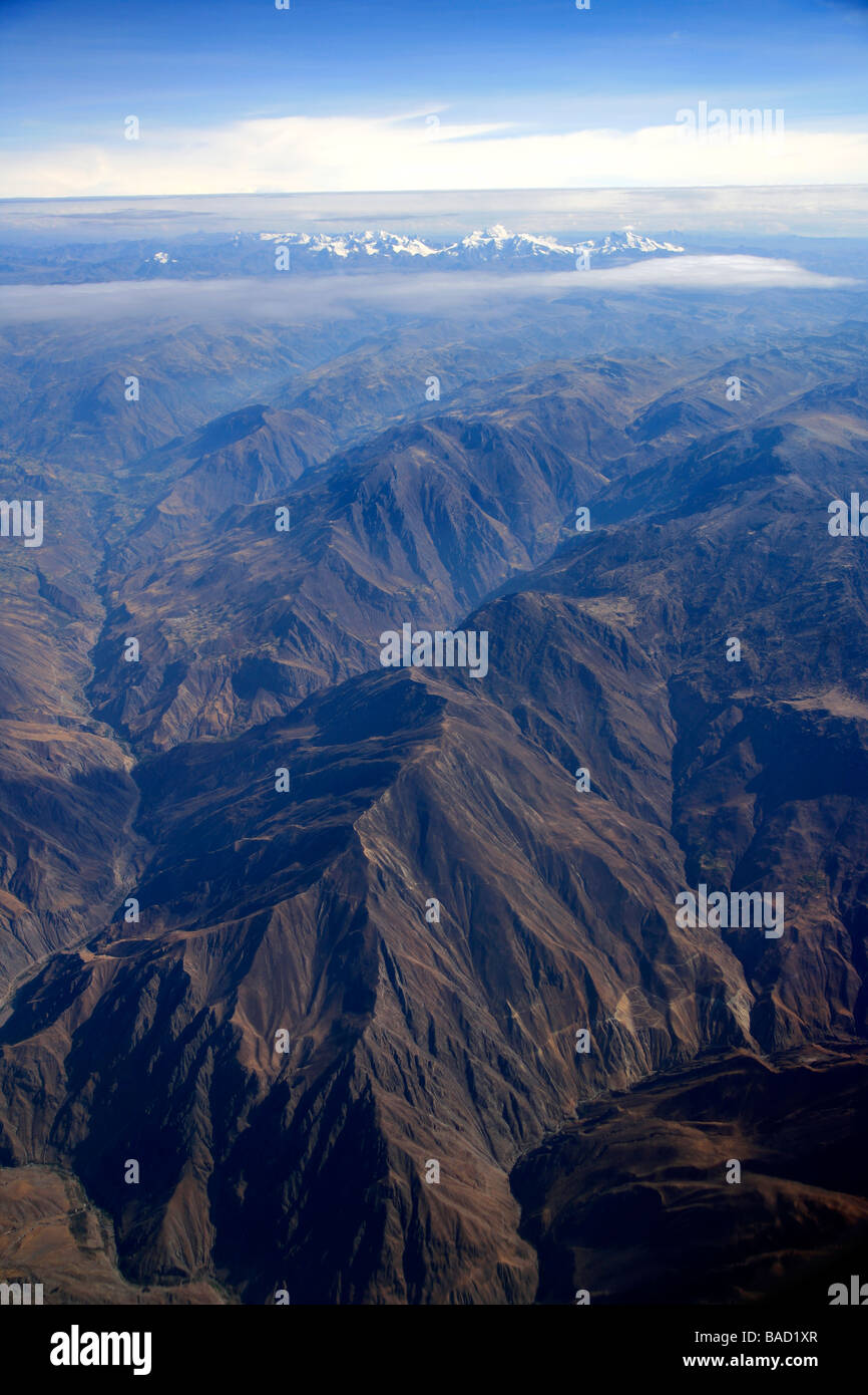 Ande peruviane montagne da un aereo da Lima a Cusco aeroporti Perù Sud America Foto Stock