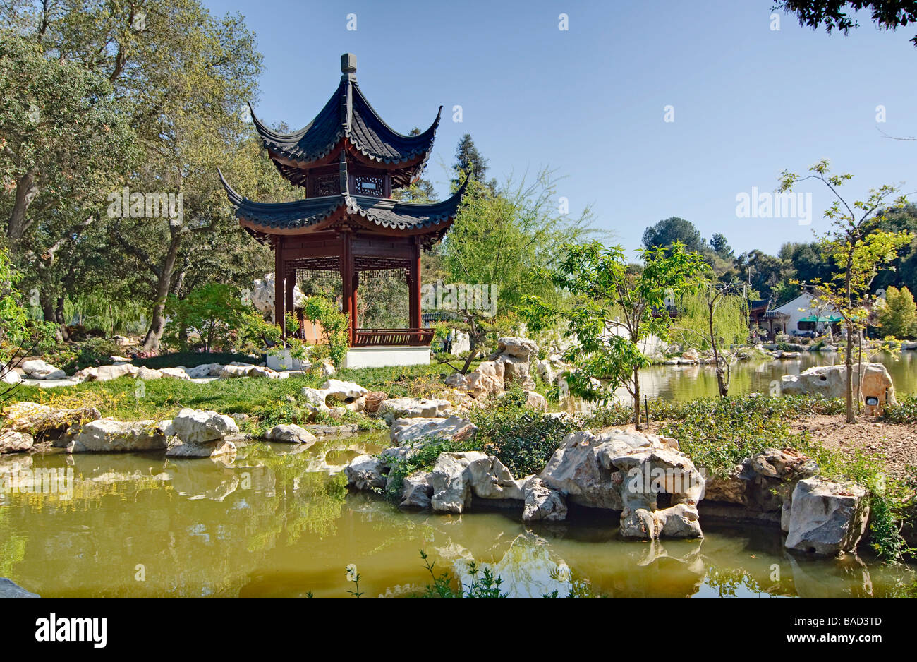 Giardino Cinese con Pagoda e il lago. Foto Stock