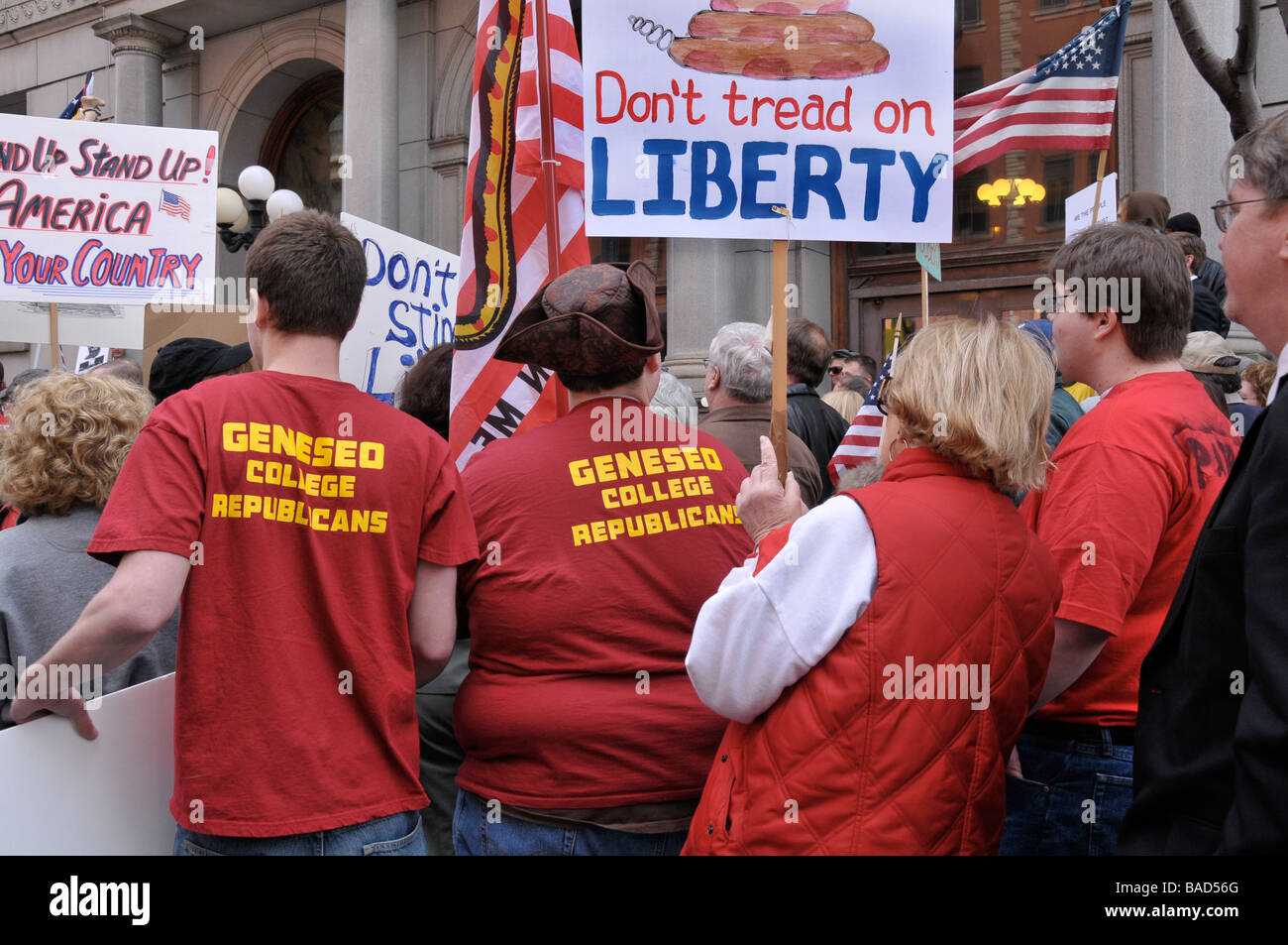 Imposta il giorno 15 Aprile Tea Party protesta pacifica a Rochester, NY USA. Foto Stock