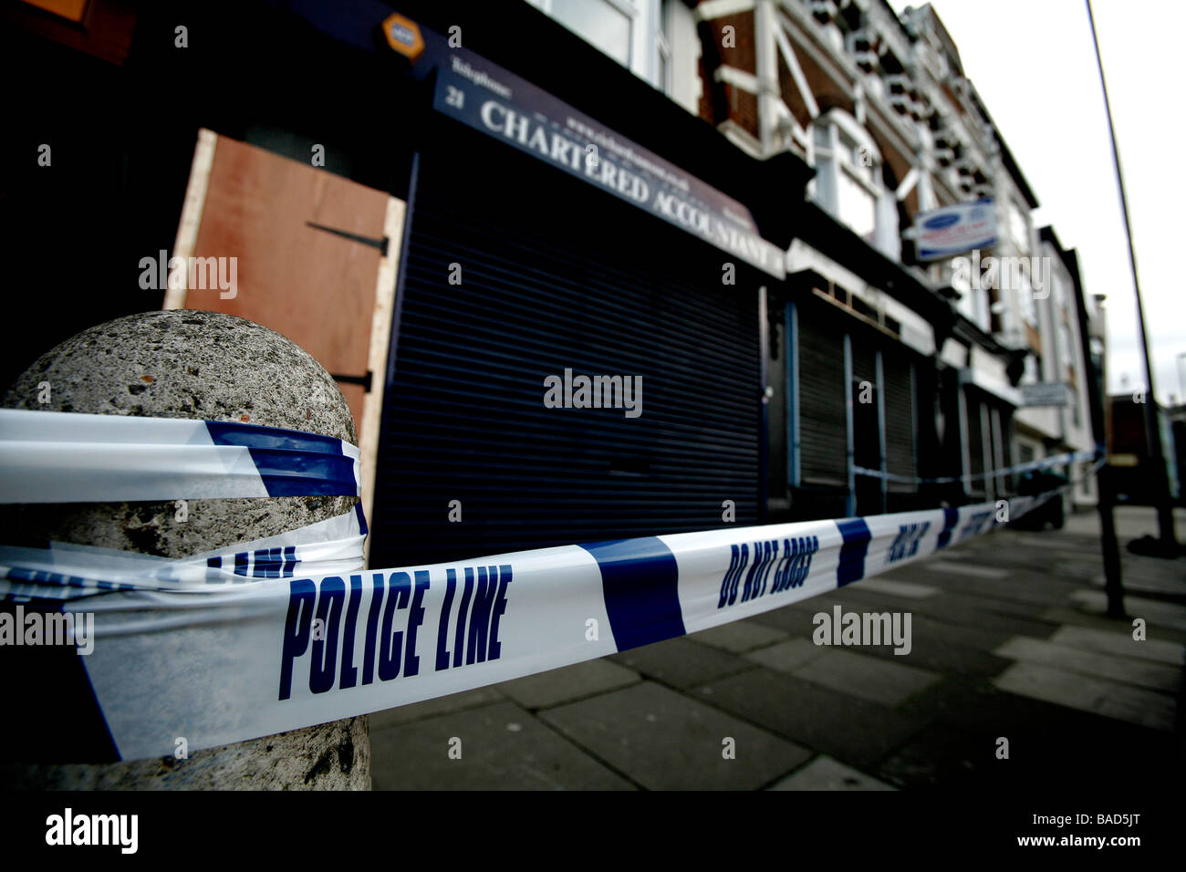 Nastro di polizia di Cold Harbor Lane, Londra del sud. Foto Stock
